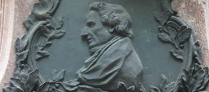 Moses Mendelssohn am Lessing-Denkmal